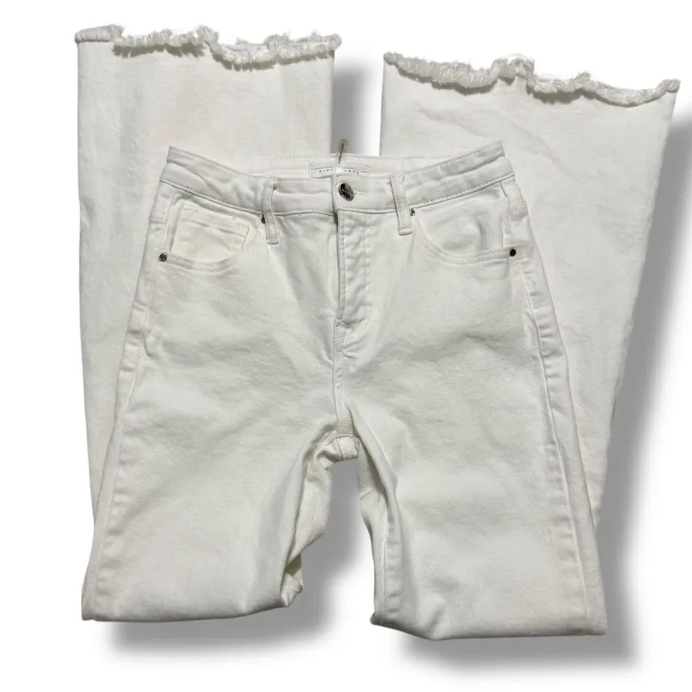Risen White Flare Jeans High Rise 28 Retro Denim Model Off Duty Western